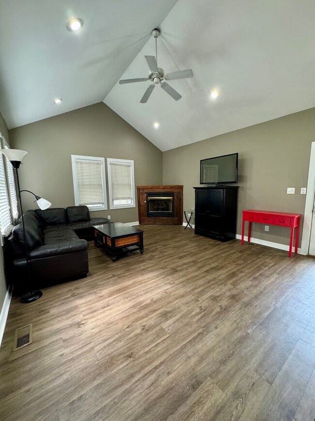 Photo - Single Family Home for Rent - Direct acces...