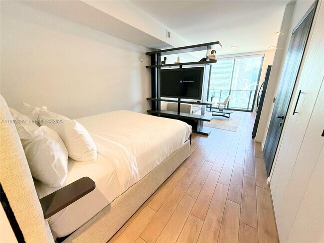 Photo - 398 NE 5th St Unidad 2108