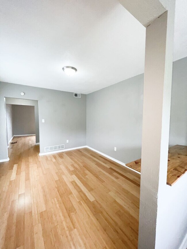 Photo - 1022 E Warrington Ave Unit Apt 2 (Top)