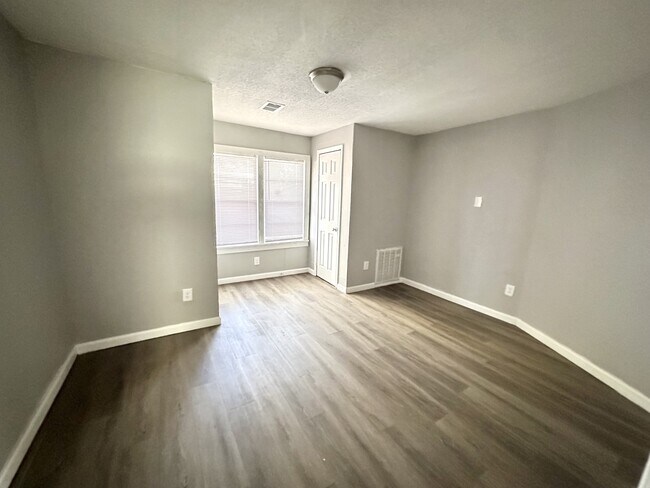 Photo - 1316 Court R