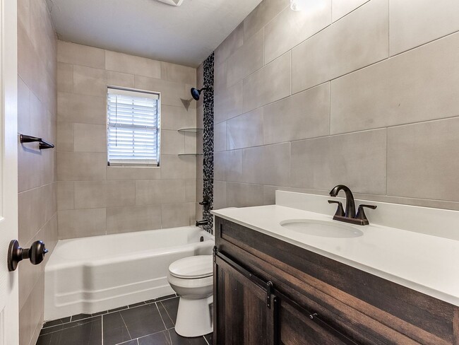 Photo - Spacious 4 bedroom in Edmond!