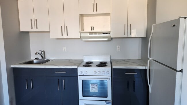 Building Photo - 570 Ellice Ave Unit B17