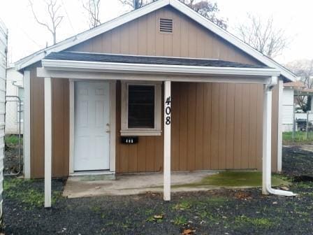 Building Photo - SMALL ONE-LEVEL HOUSE