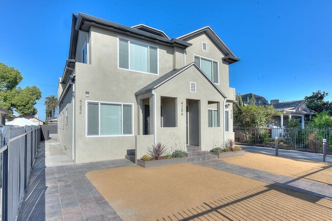 Building Photo - 4284 S Hobart Blvd