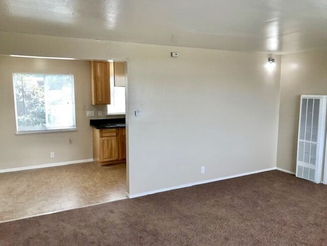 Building Photo - 5730 Bayview Ave Unit T5736