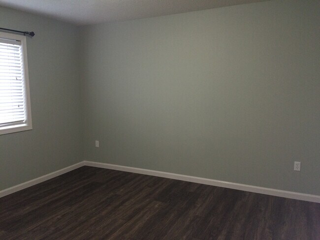 Photo - Large Home for Rent in Sage Point Service ...