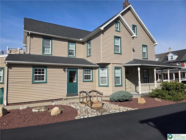 Building Photo - 40 E Evergreen St Unit B