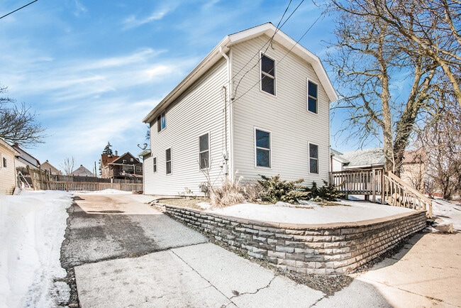 Photo - 323 Indiana Ave SW