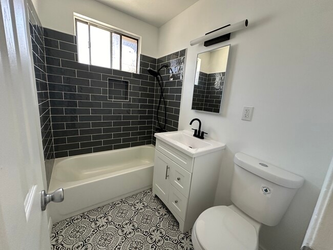 Photo - 1001 N Gay St Unit 4