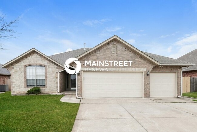Building Photo - 4 Bedroom Pet-Friendly Home in MIDWEST CIT...