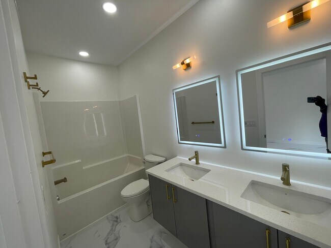 Photo - 1044 Dumas Ave