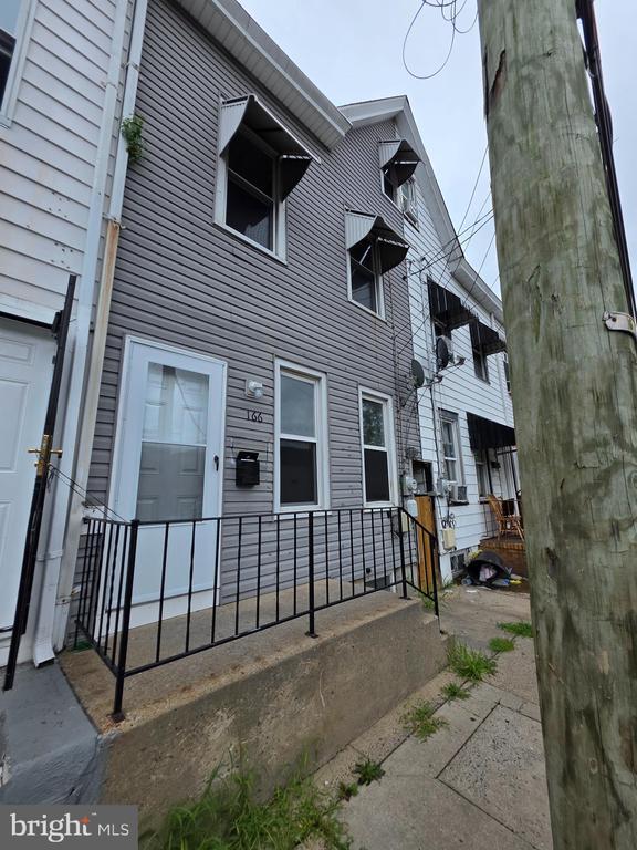 Building Photo - 166 Jersey St Rental