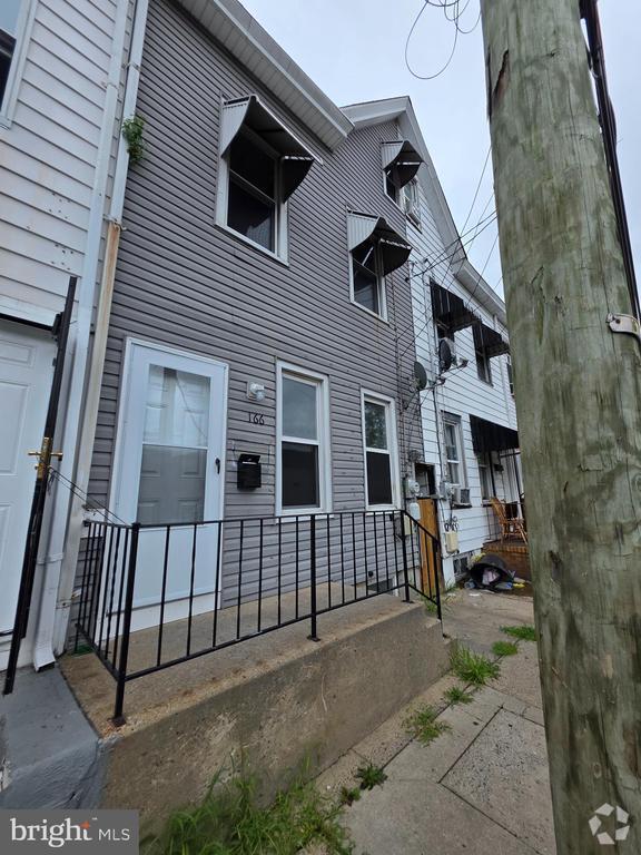 Building Photo - 166 Jersey St Rental