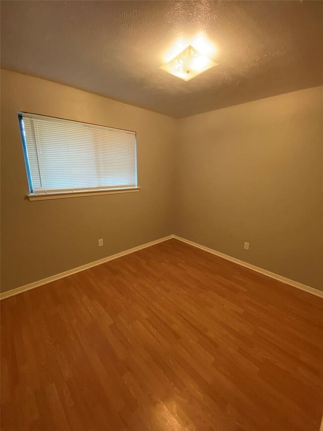 Photo - 1102 Laurel Hl Ct