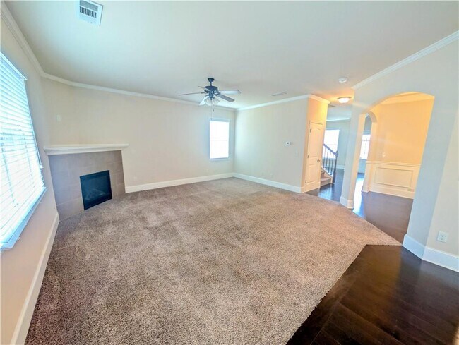 Photo - 690 Collingsworth Ln NE