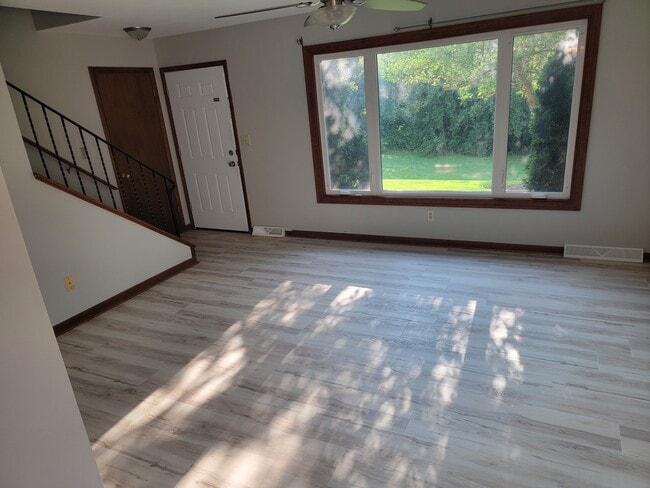 Photo - 224 E Woodlawn Rd