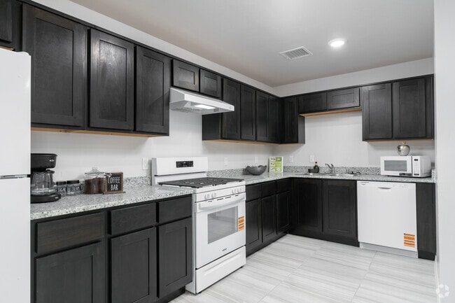 2BR, 1BA - 865SF - Kitchen