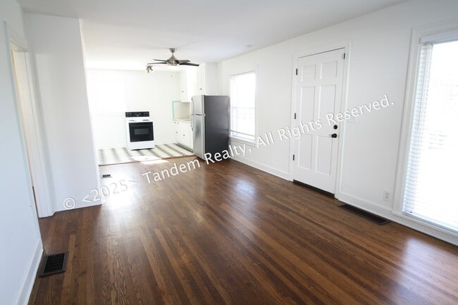 Photo - 720 Powers Ave