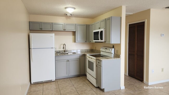 Photo - 1 bedroom 1 bath washer /Dryer included Unit 507