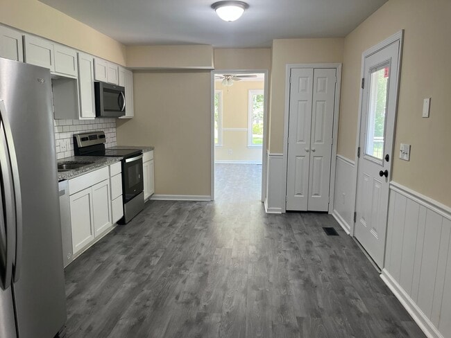 Photo - 220 Edgewood Dr