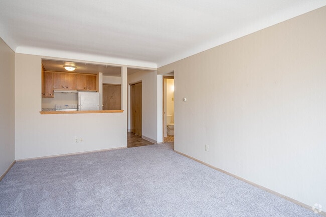 1BR,1BA - 646SF - Living Room