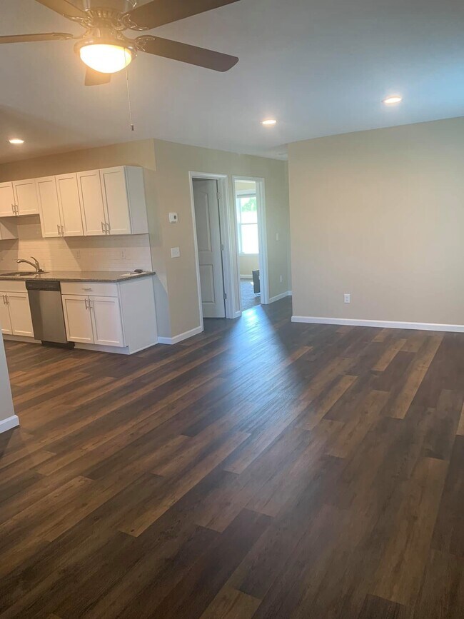 Photo - 114 W Cedar Ln