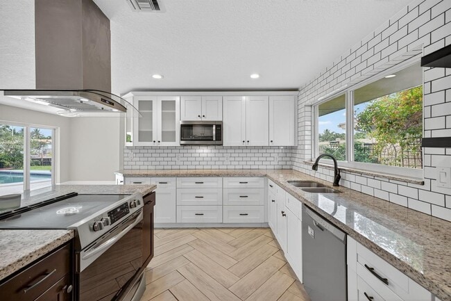 Building Photo - 1460 NE 57th Ct Rental