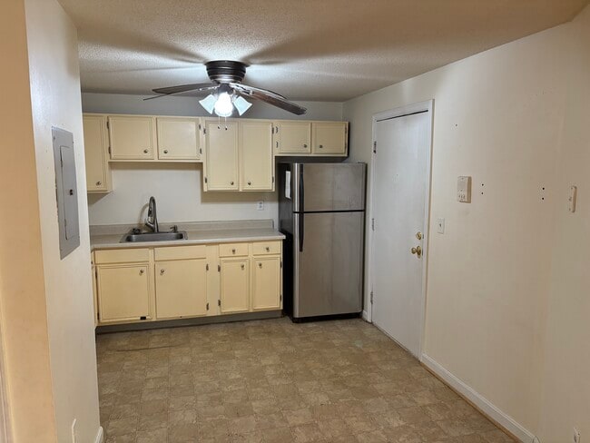 Photo - 1225 Bodwell Rd Unidad 30