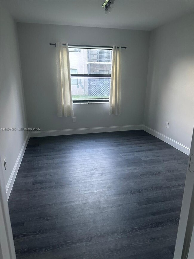 Photo - 855 NE 209th St Unit 103-34