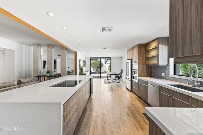 Photo - 6834 N 72nd Pl