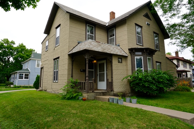 Photo - 701 6th St SE Unit #1 (lower)