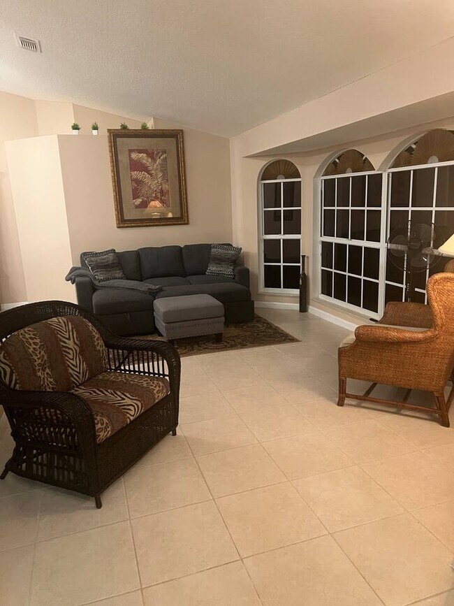 Photo - 922 Jackson Way