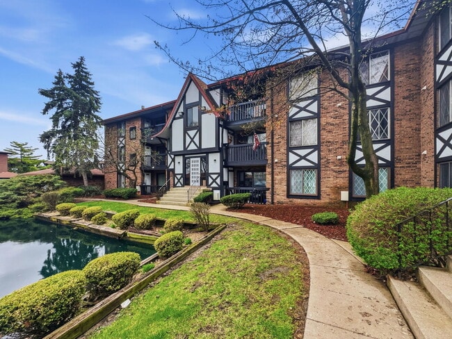 Building Photo - 13616 Royal Ct Unit 207