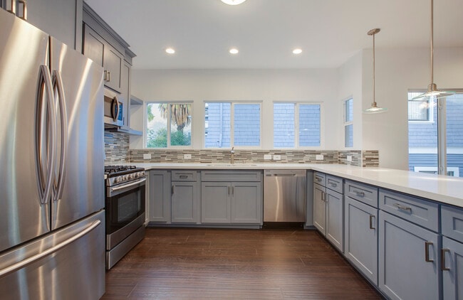 Photo - 2765 W 8th St