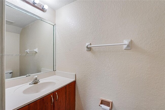 Photo - 631 SW 10th St