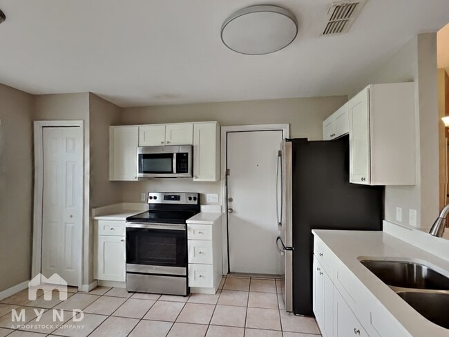 Photo - 4830 Fort Dodge St