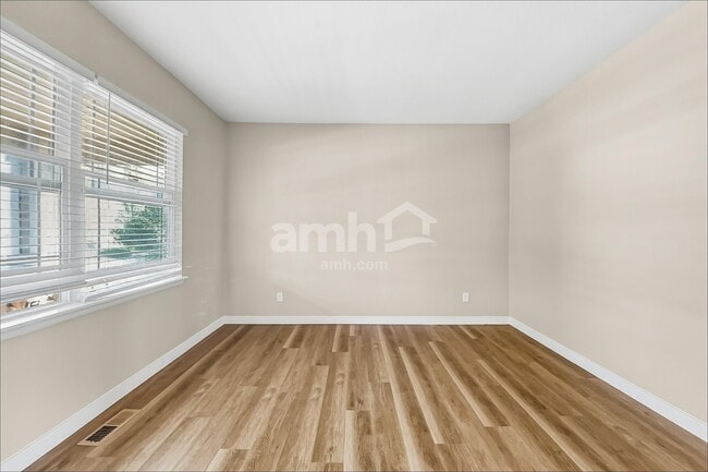Photo - 1556 S Catawba Cir