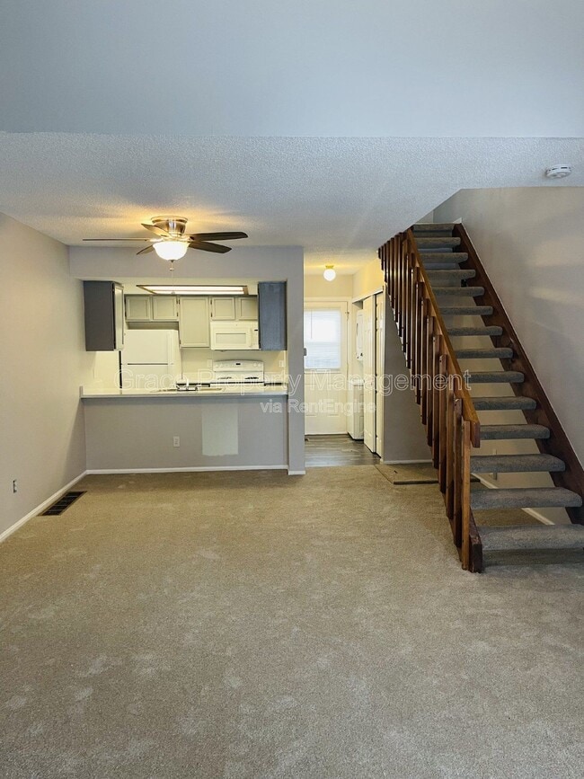 Photo - 453 S Kittredge St