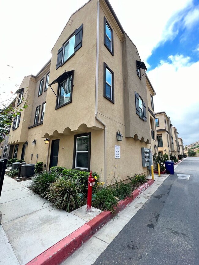 New 3BR Townhouse in San Marcos at Mission... - New 3BR Townhouse in San Marcos at Mission...