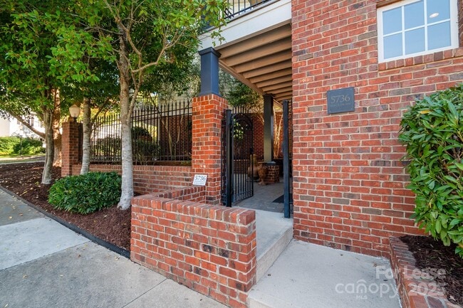 Photo - 5736 Burck Dr NW