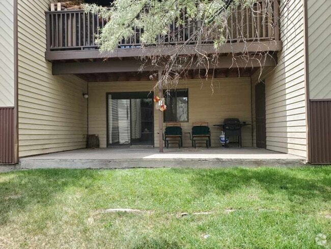 Building Photo - 2 Bedroom 2 Bath Condo with Deck and Firep...