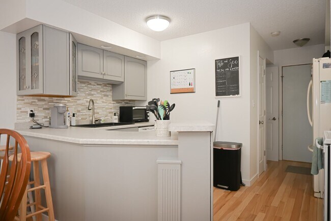 Photo - Beautiful updated Townhome! 3 Bedroom 2 1/...