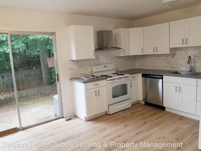 Photo - 3 br, 1.5 bath House - 424 West Cadbury Drive