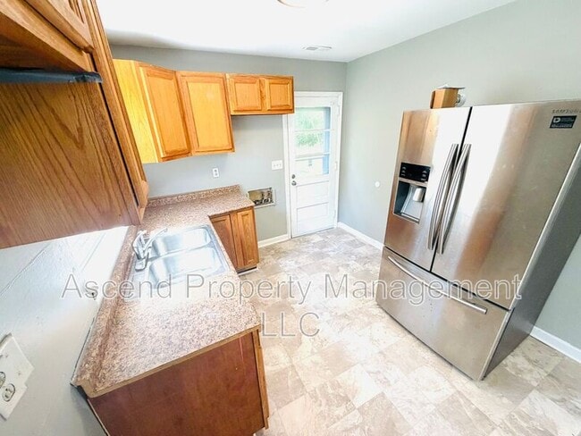 Photo - 717 Caruthers Rd