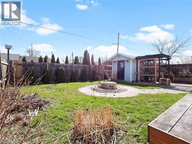 Photo - 379 Southworth St S