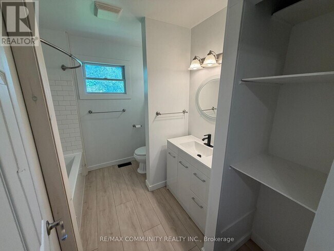 Photo - 2292 Hamilton Rd