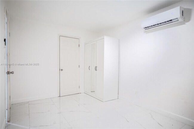 Photo - 840 NW 170th Terrace Unidad 1