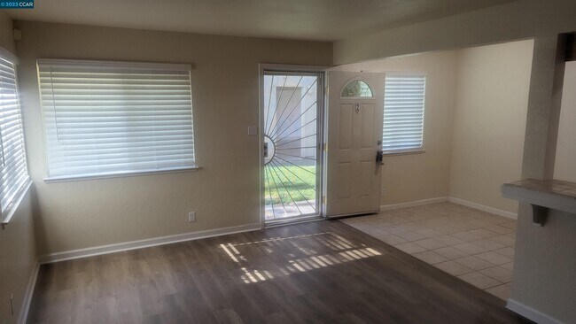 Photo - 1967 Woodglen Ln Unit 2