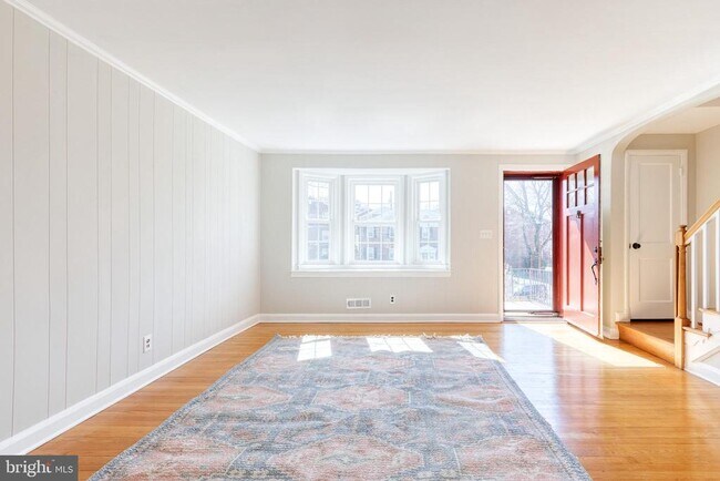 Building Photo - 130 Dumbarton Rd