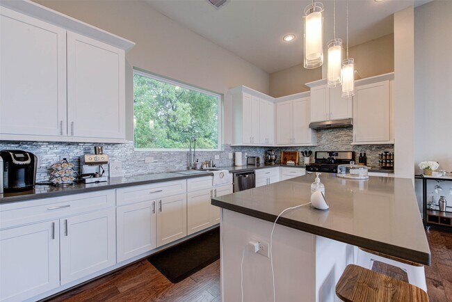 Photo - 6009 Gardendale Dr
